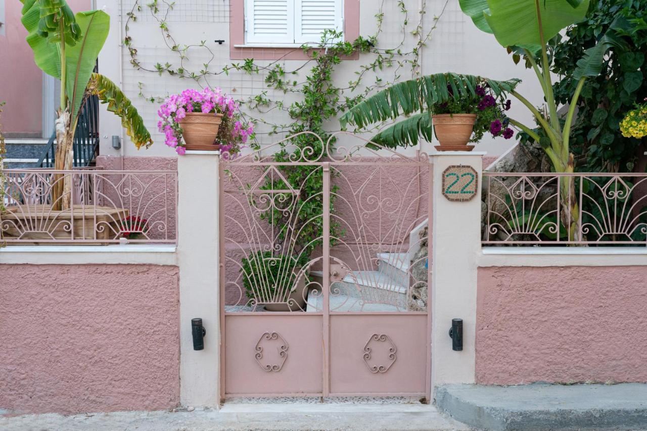 Flowers In The City - Elegant Home In Argostoli Экстерьер фото